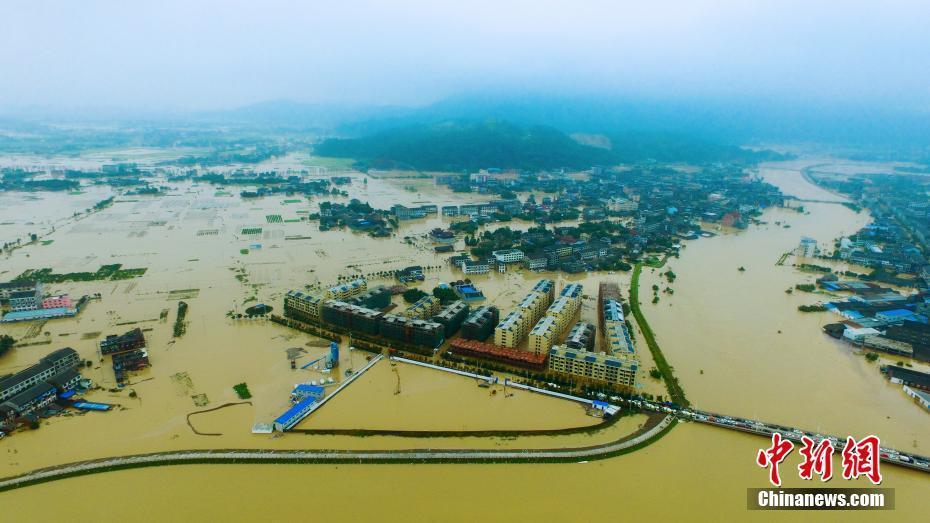 臺(tái)風(fēng)“鲇魚(yú)”帶來(lái)超強(qiáng)降雨 航拍浙江溫州受災(zāi)現(xiàn)場(chǎng)