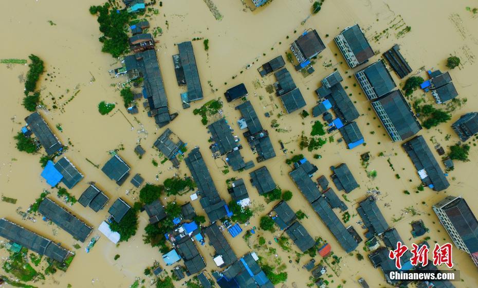 臺風“鲇魚”帶來超強降雨 航拍浙江溫州受災現(xiàn)場