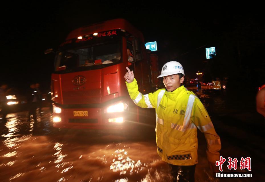 浙江多地爆發(fā)洪水及山體滑坡 多部門聯(lián)合救援