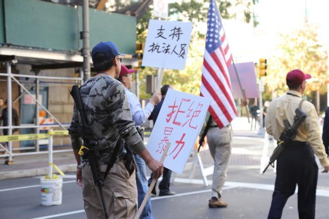 費城華人首次攜槍游行 獲警車護航