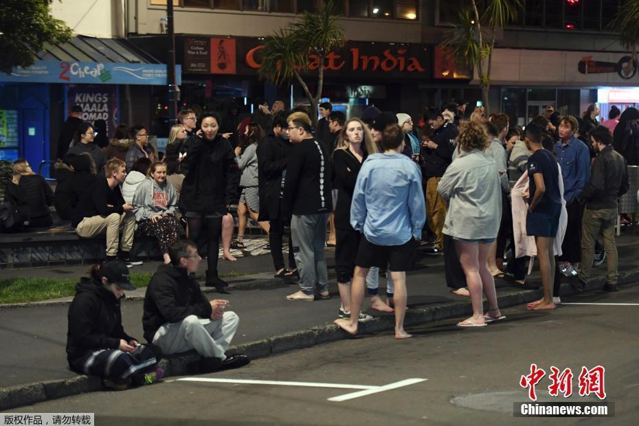 新西蘭發(fā)生強震 民眾深夜室外避難