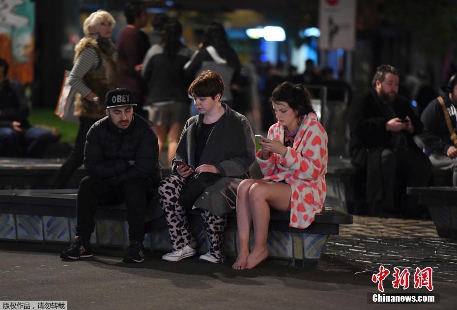 新西蘭發(fā)生強(qiáng)震 民眾深夜室外避難