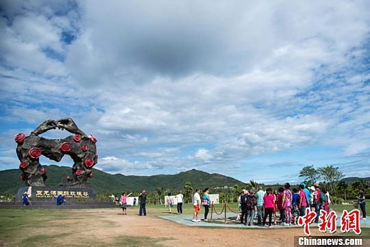 海南迎來旅游旺季 度假勝地三亞游人如織