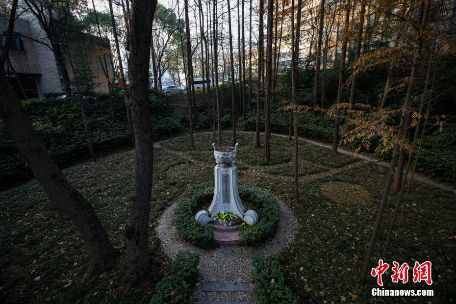 南京大屠殺叢葬地紀念碑“無聲”控訴日軍罪行