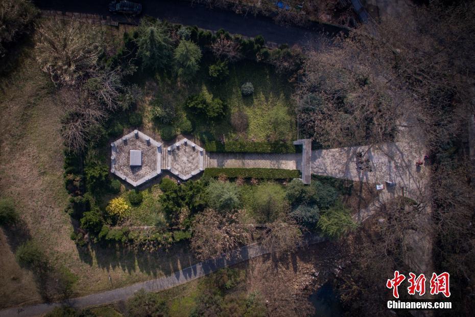 南京大屠殺叢葬地紀念碑“無聲”控訴日軍罪行
