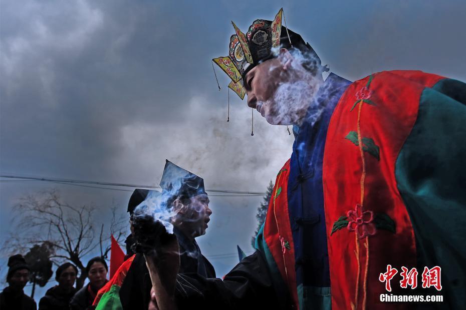 守護土家族祭祀民俗的年輕祭師