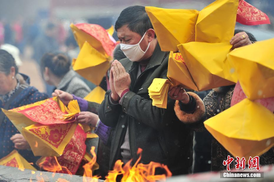 昆明寶華寺舉行臘八感恩祈福法會