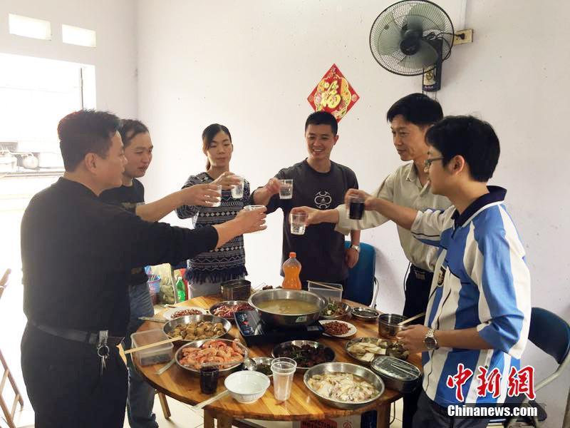 中越國際列車出乘人員的境外別樣年夜飯