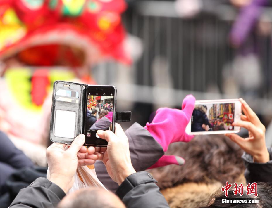 紐約唐人街舉行中國(guó)春節(jié)游行