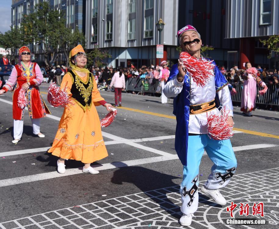 洛杉磯中國城舉行金龍大游行 華人華僑慶農(nóng)歷新年