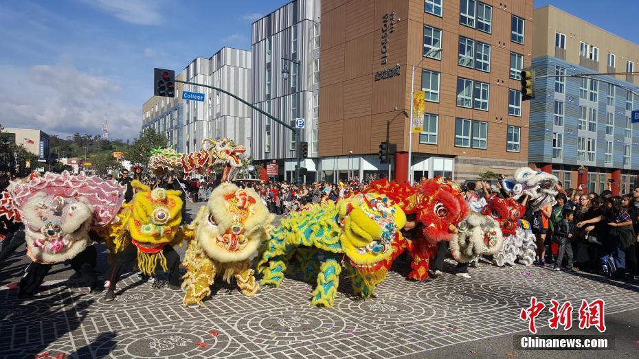 洛杉磯中國城舉行金龍大游行 華人華僑慶農(nóng)歷新年