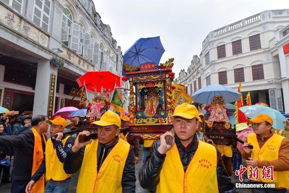 ?？隍T樓老街舉行媽祖巡街為民祈福