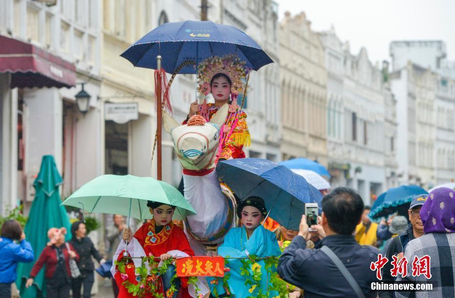 ?？隍T樓老街舉行媽祖巡街為民祈福