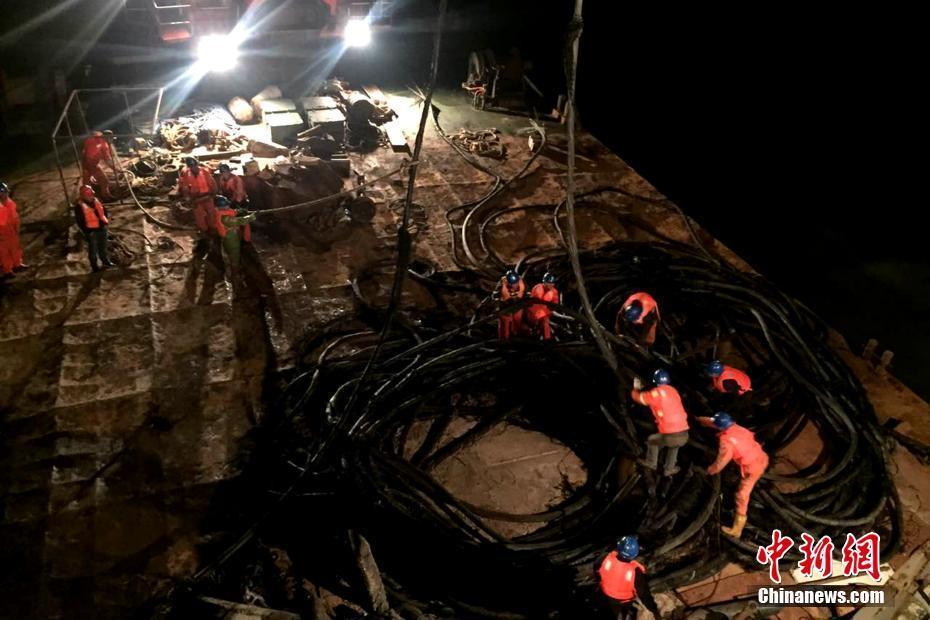 福建海底電纜被破壞 工人海上徹夜搶修