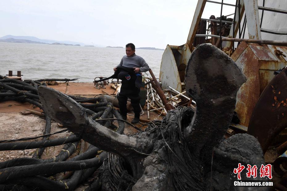 福建海底電纜被破壞 工人海上徹夜搶修