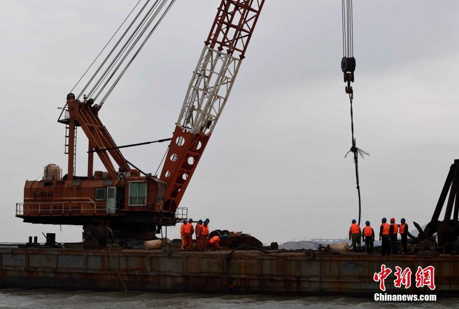 福建海底電纜被破壞 工人海上徹夜搶修