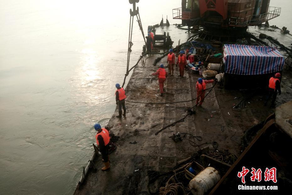 福建海底電纜被破壞 工人海上徹夜搶修