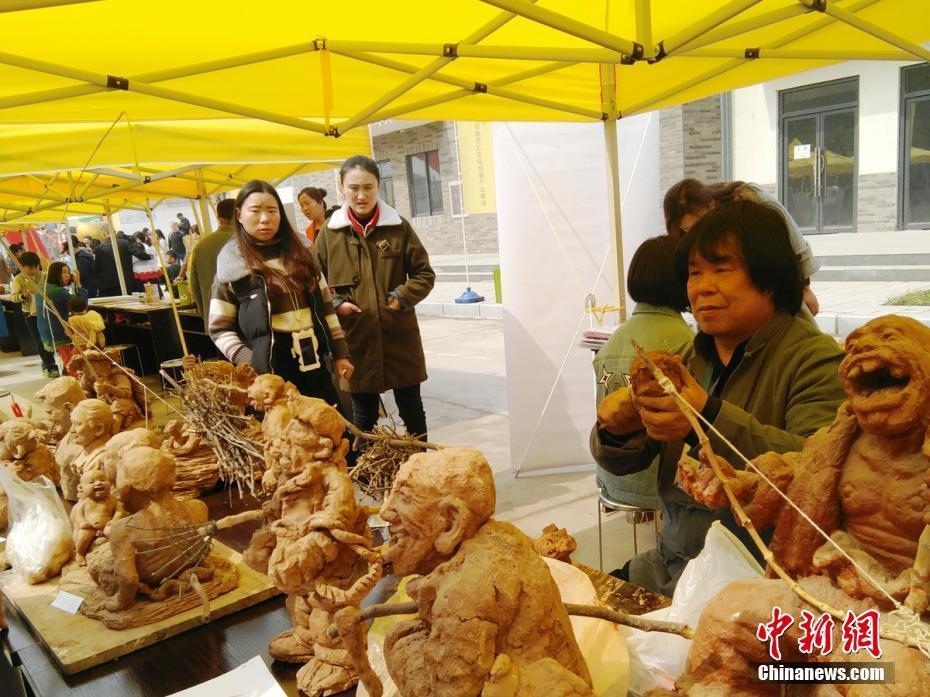 五十余種“非遺”亮相鄭州文化創(chuàng)意市集