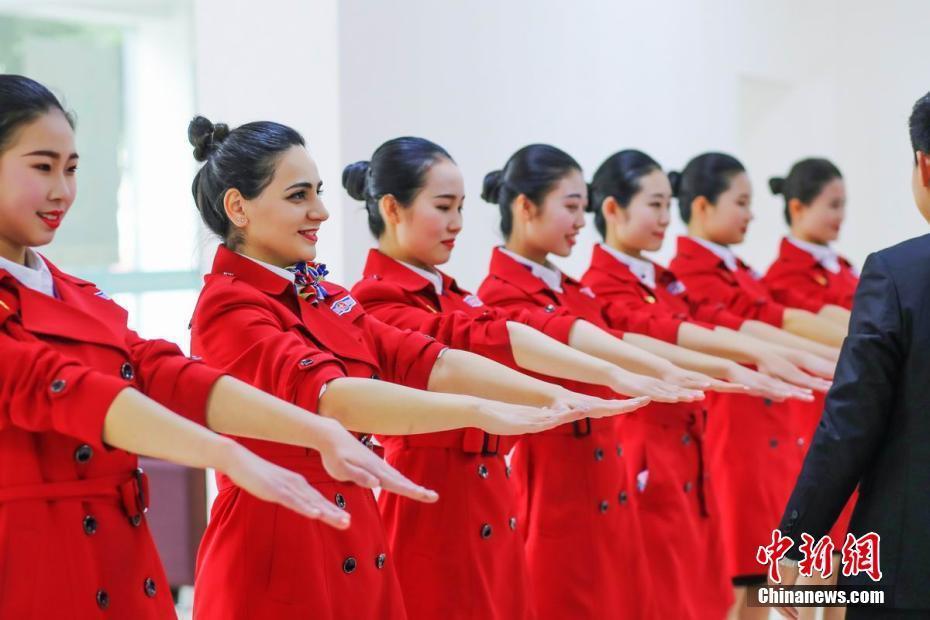 四川外教美女競選空乘 蹩腳中文成障礙