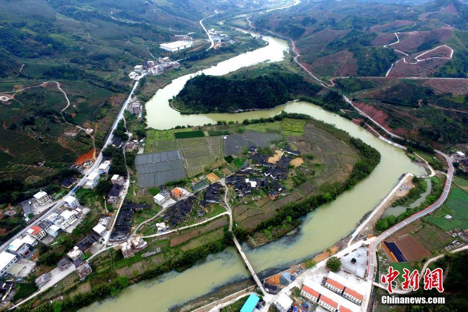 航拍福建漳平鄉(xiāng)野 春意盎然