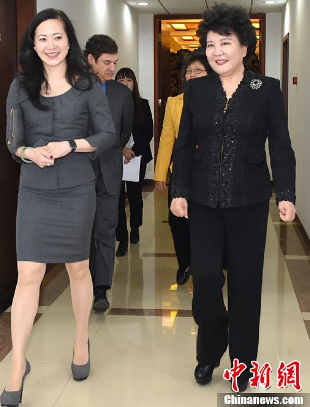裘援平会见美国福茂集团副董事长赵安吉夫妇