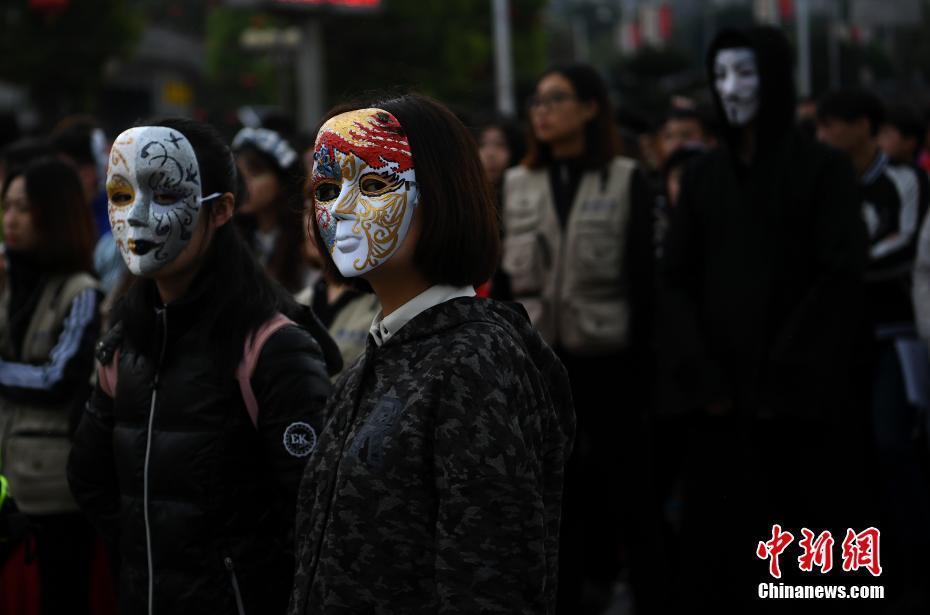 重慶豐都廟會開幕 民眾巡游展現(xiàn)傳統(tǒng)民俗文化