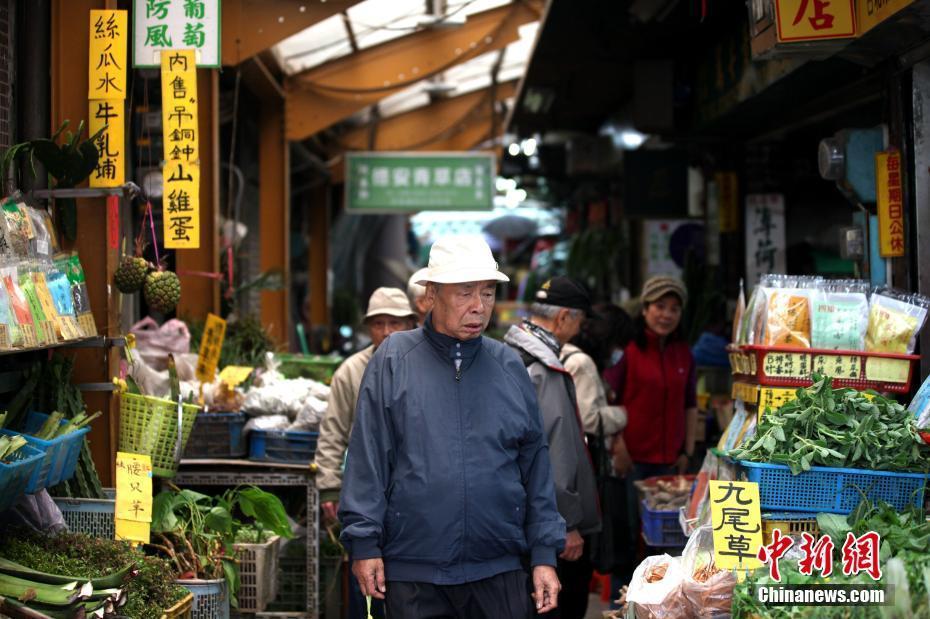 探訪臺(tái)北百年青草巷