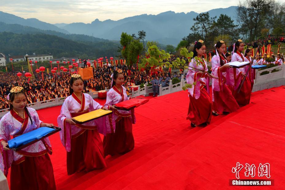 兩岸信眾湖北遠(yuǎn)安祭嫘祖