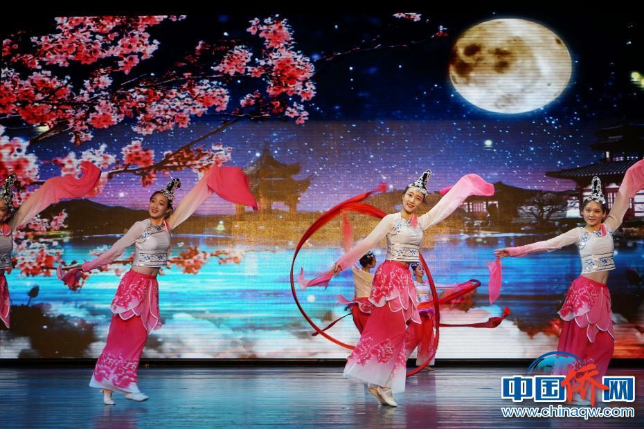 中華文化大樂園優(yōu)秀才藝學(xué)生團(tuán)啟程赴日本交流演出