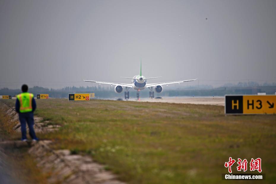 國(guó)產(chǎn)大飛機(jī)C919成功起飛
