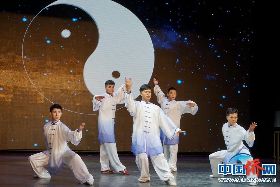 中華文化大樂園優(yōu)秀才藝學(xué)生團(tuán)啟程赴日本交流演出