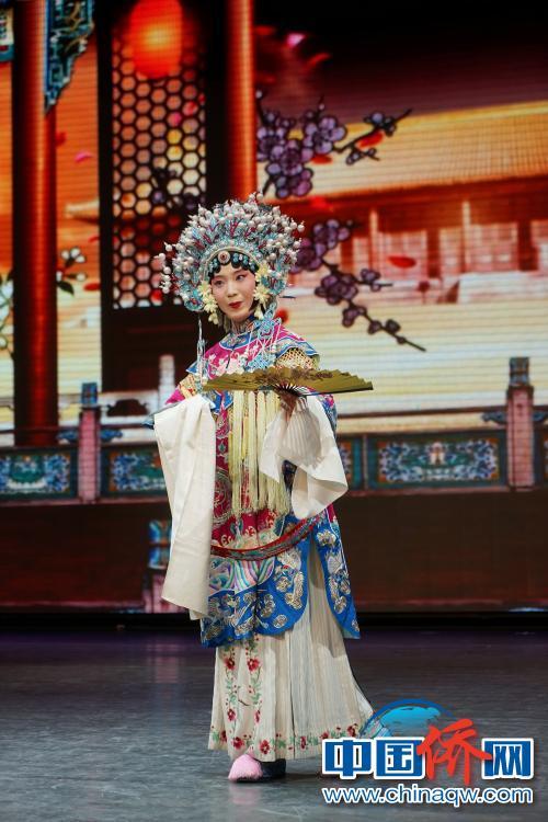 中華文化大樂園優(yōu)秀才藝學(xué)生團(tuán)啟程赴日本交流演出