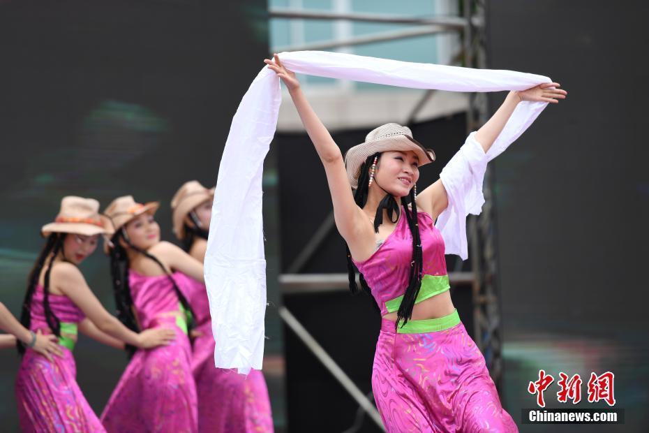 中越兩國民眾廣西龍州歡度傳統(tǒng)“情人節(jié)”