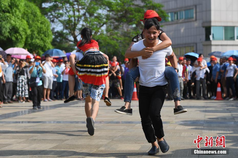 中越兩國民眾廣西龍州歡度傳統(tǒng)“情人節(jié)”