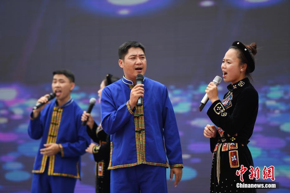 中越兩國民眾廣西龍州歡度傳統(tǒng)“情人節(jié)”