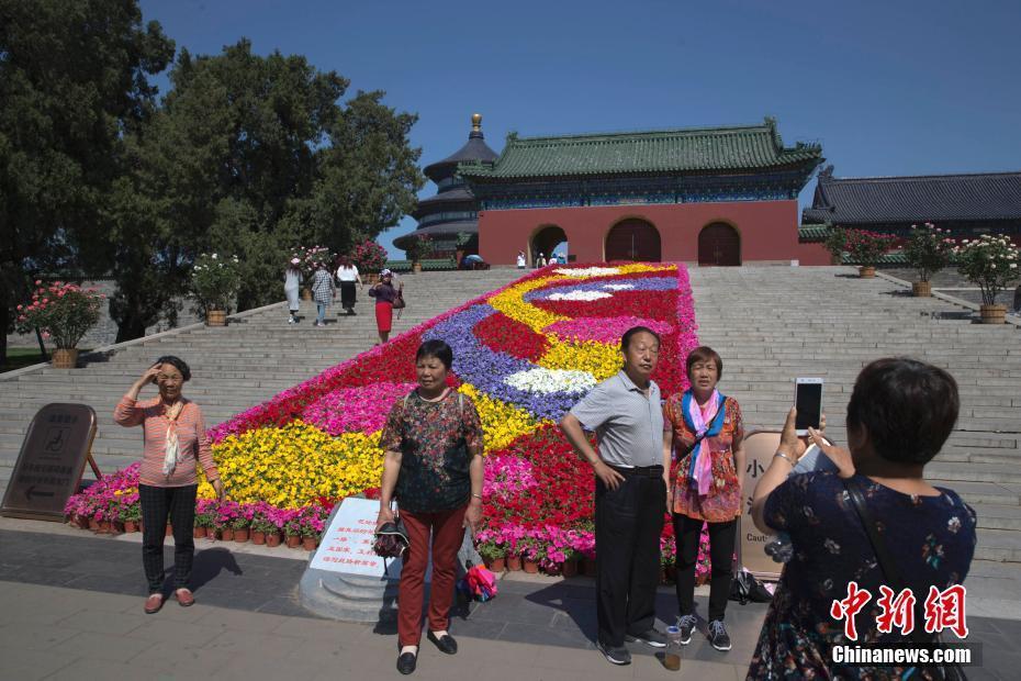 北京天壇公園“一帶一路”主題花壇引人關(guān)注