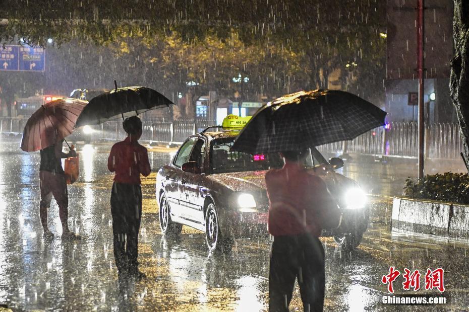 廣東遭強降雨 多地時段降雨量超100毫米