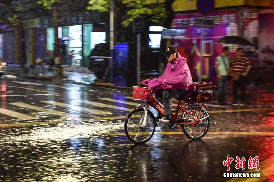 廣東遭強降雨 多地時段降雨量超100毫米