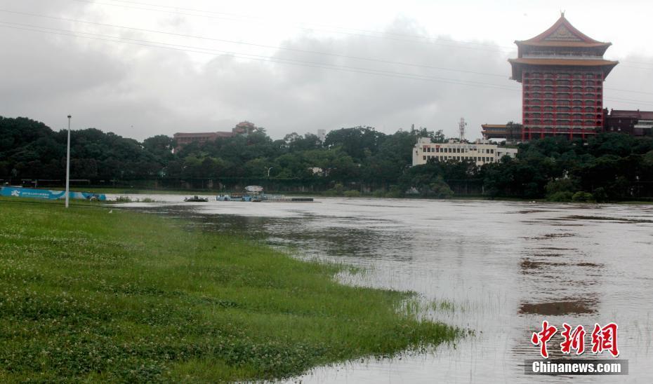 臺灣大范圍降雨 局部豪雨造成淹水等災情