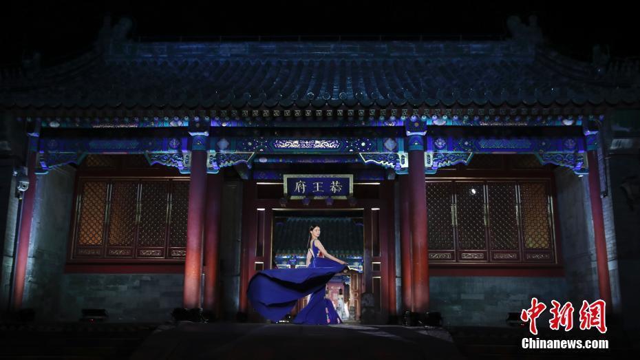 北京恭王府上演嫁衣非遺秀