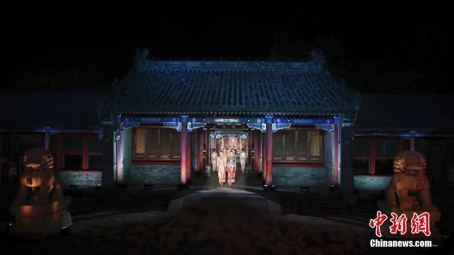 北京恭王府上演嫁衣非遺秀