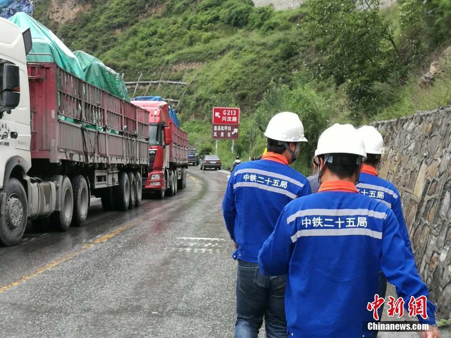 四川茂縣山體垮塌100余人被掩埋 武警展開救援