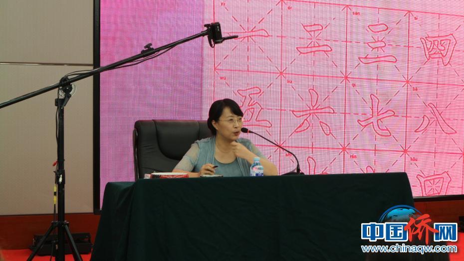 海外華裔青少年挑戰(zhàn)中國書法