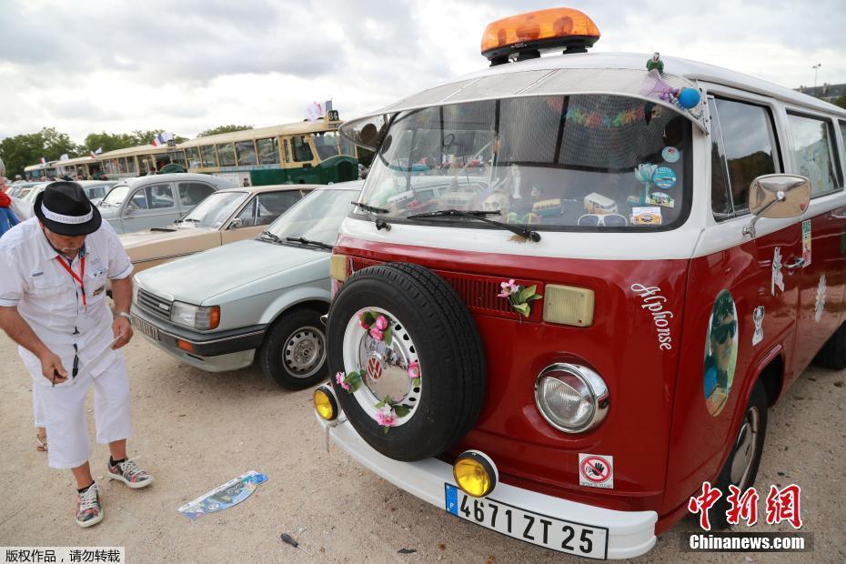 法國舉行老爺車巡游 各式古董車帥氣拉風