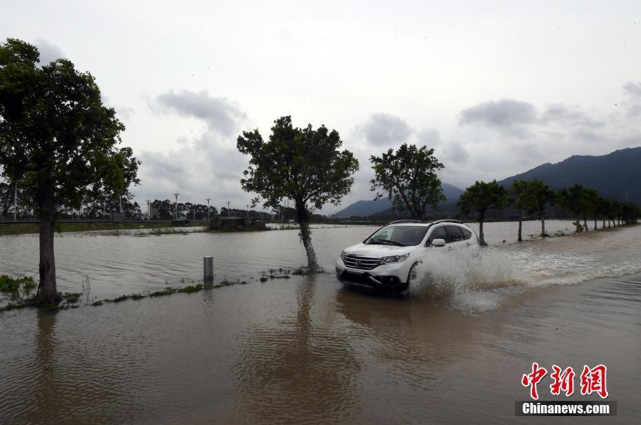 “雙臺風(fēng)”造成福建大范圍強降雨 僑鄉(xiāng)長樂出現(xiàn)內(nèi)澇