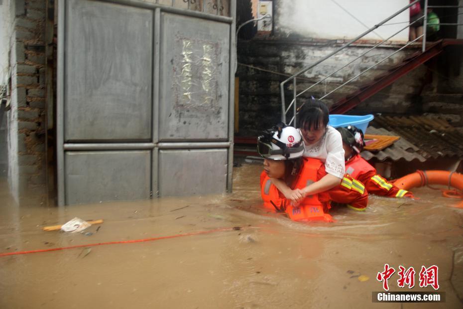 “雙臺風”造成福建大范圍強降雨 僑鄉(xiāng)長樂出現(xiàn)內澇