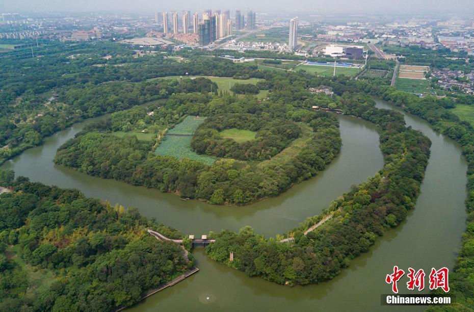 航拍常州春秋淹城遺址 三河相套如“迷宮”