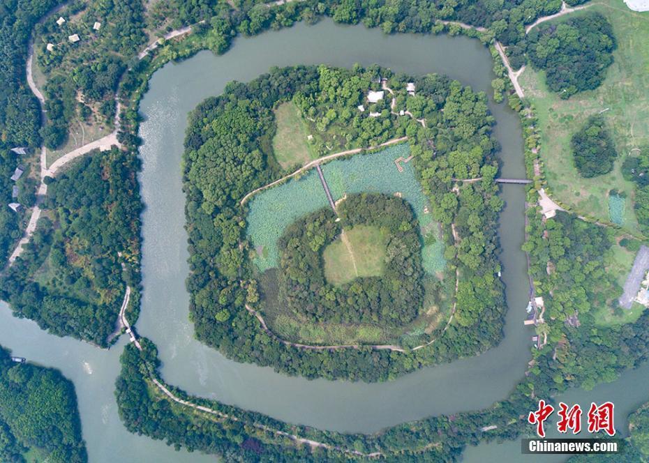 航拍常州春秋淹城遺址 三河相套如“迷宮”