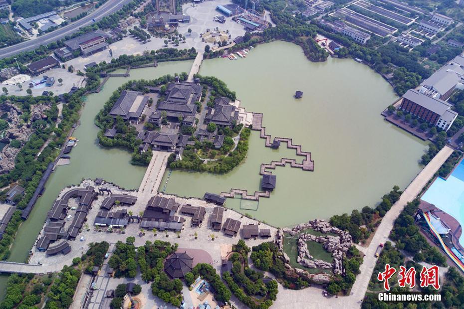 航拍常州春秋淹城遺址 三河相套如“迷宮”