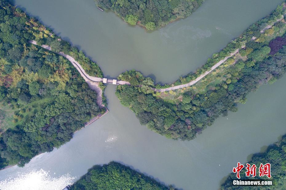 航拍常州春秋淹城遺址 三河相套如“迷宮”